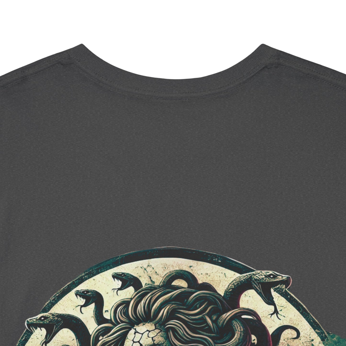 🌀 Camiseta Medusa & El Guerrero Maldito 🏛️