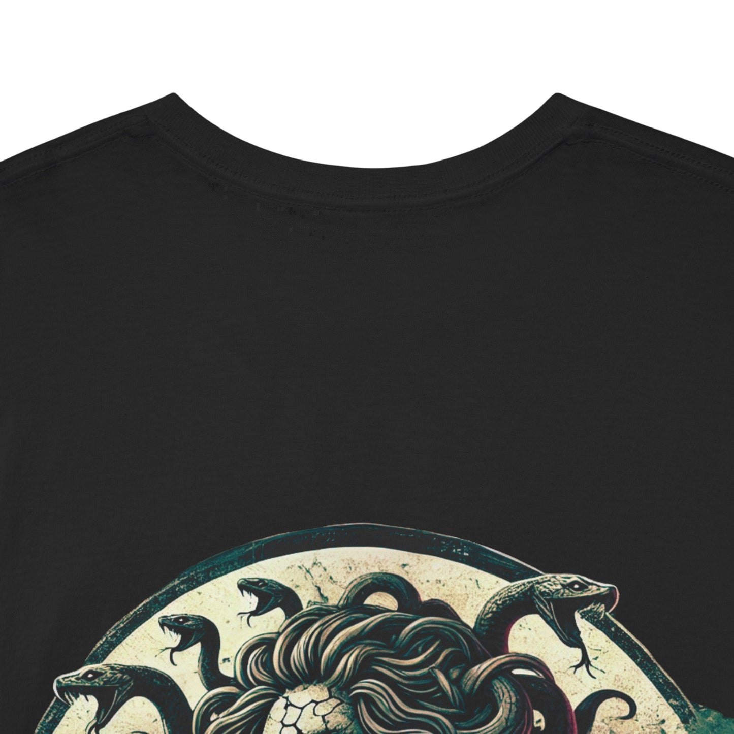 🌀 Camiseta Medusa & El Guerrero Maldito 🏛️