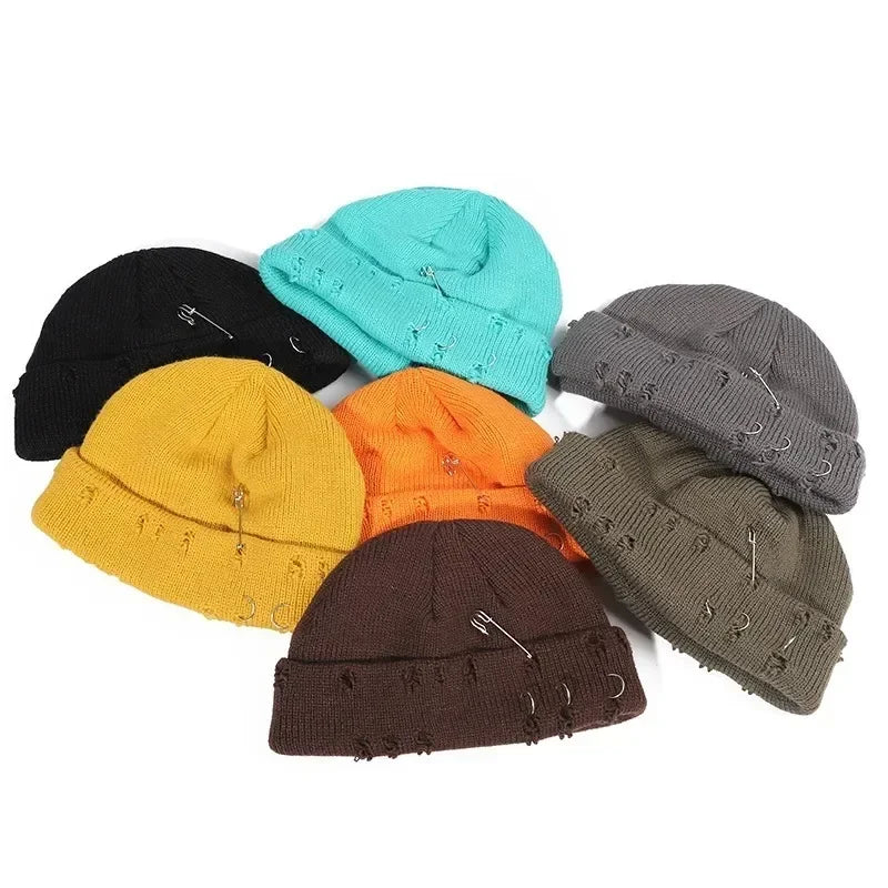 Gorro de Invierno Unisex con Aros Metálicos – Estilo Hip Hop & Urbano