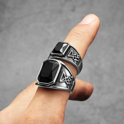 Anillo de Acero – Gema Negra & Estilo Gótico