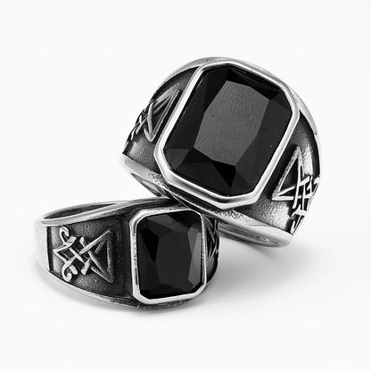 Anillo de Acero – Gema Negra & Estilo Gótico